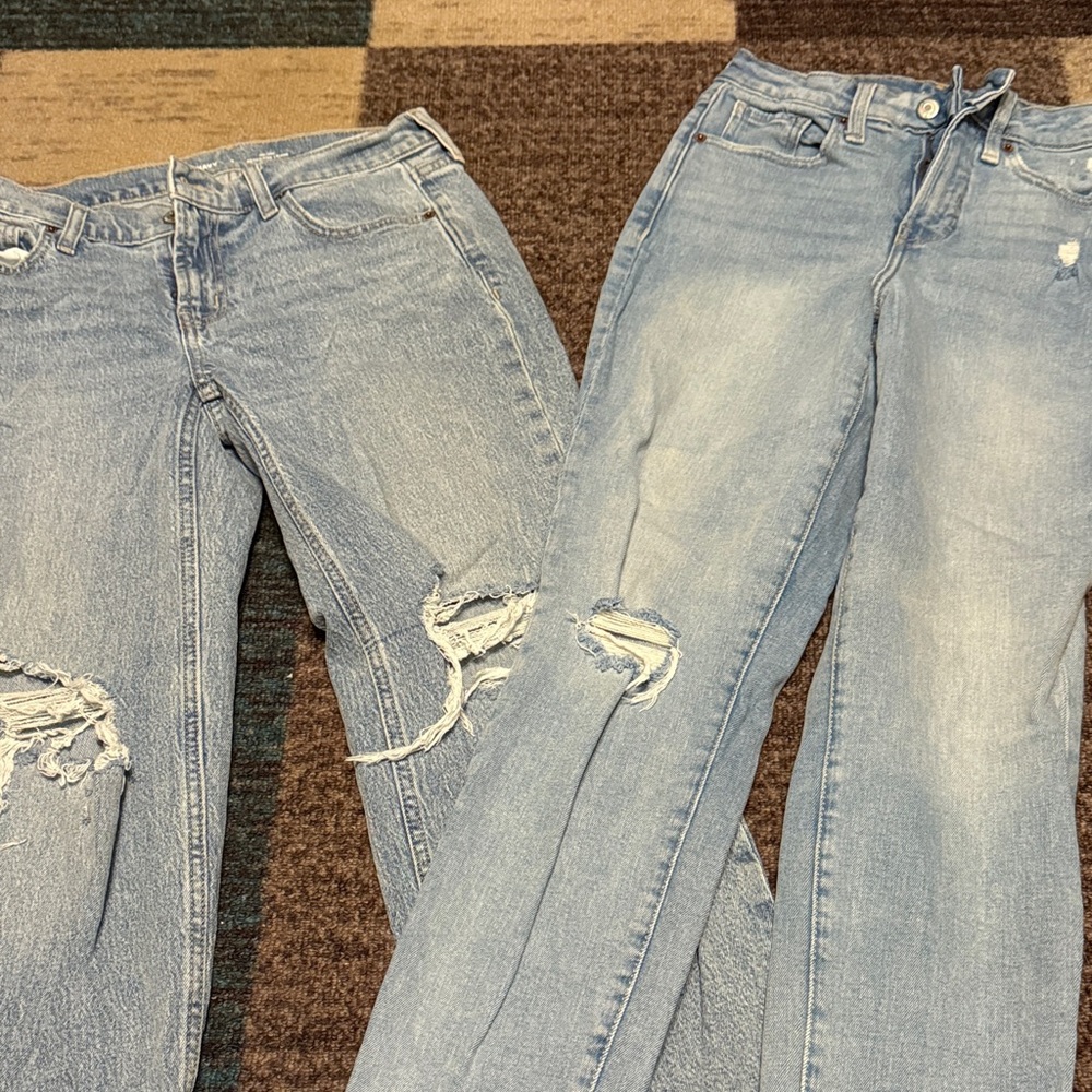 Old Navy Light Blue Distressed Size 2 boyfriends Loose /OG Straight jeans
